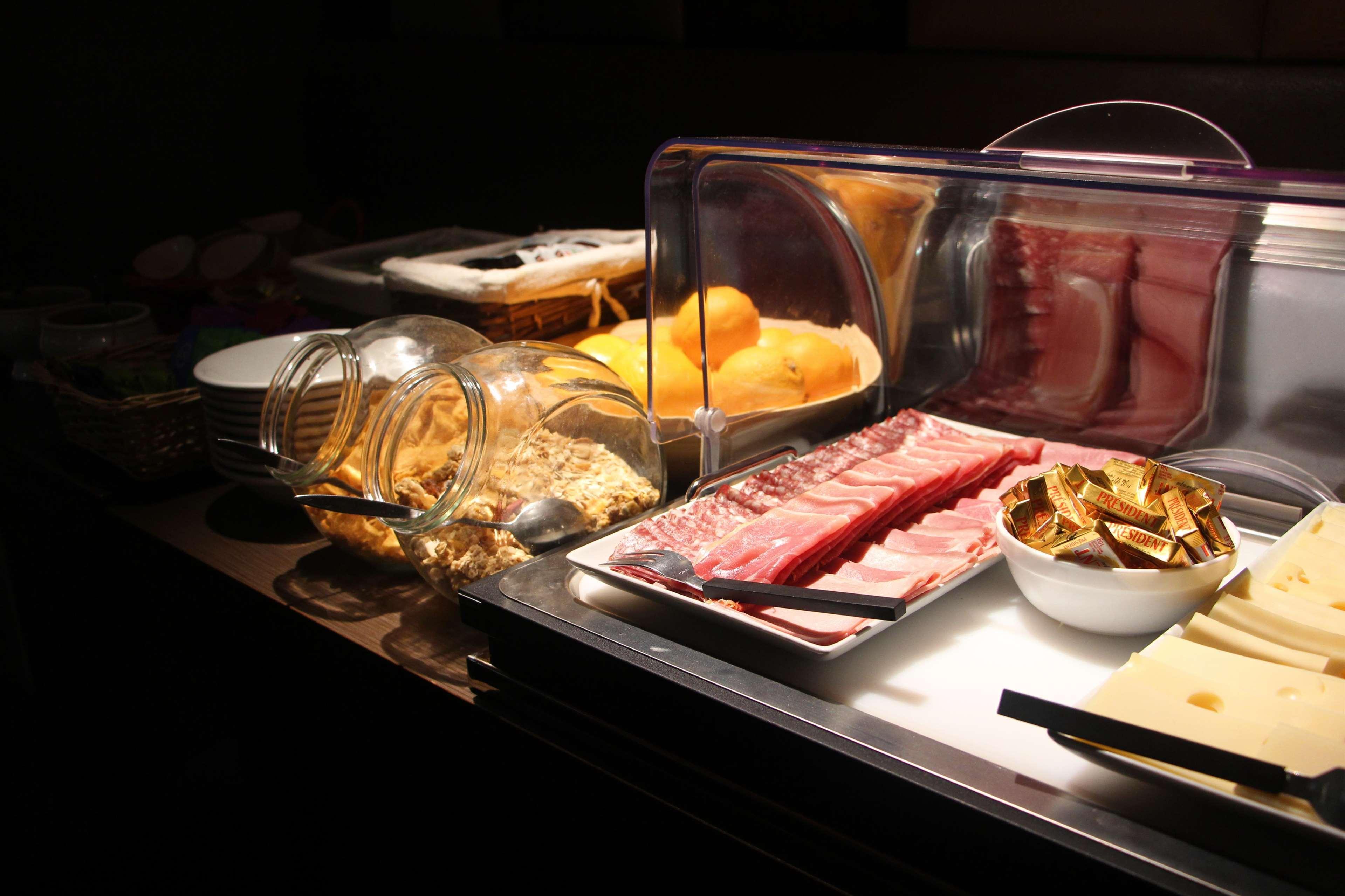 Kyriad Restaurant Centre Spa Виши Екстериор снимка